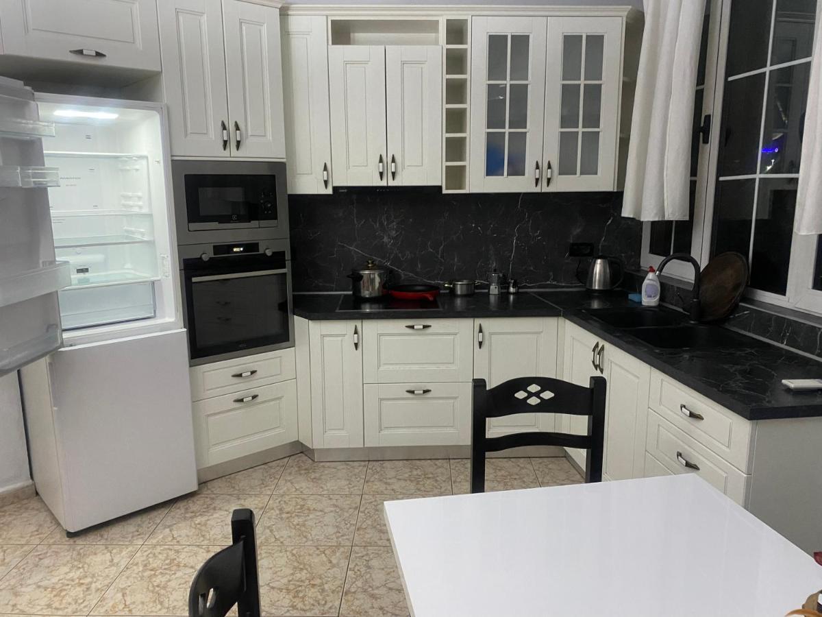 Tirana Apartment White Bagian luar foto